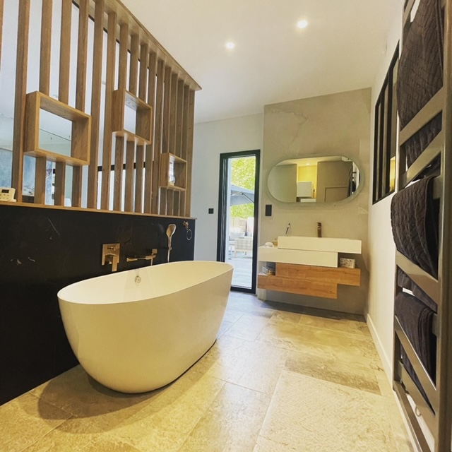 Salle de bain réalisée à Guidel par Les Salles de bains d'Inès