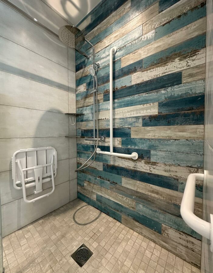 Salle de bain PMR accessible